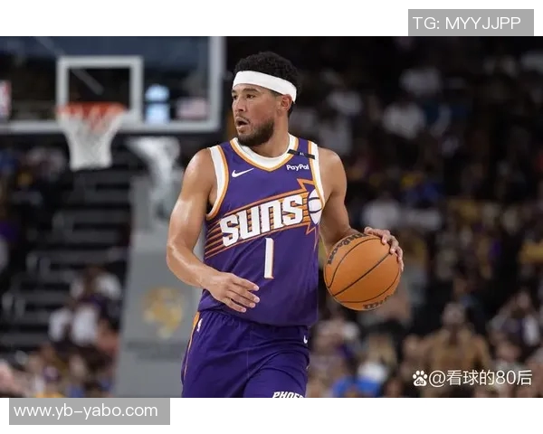 布克上半场火力全开三分球三记助力球队表现出色拿下11分3篮板3助攻1抢断